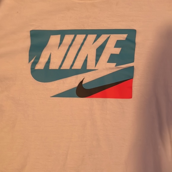 White Nike Mens tee - Picture 2 of 3